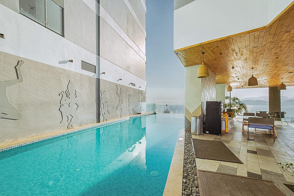 Kitchen or kitchenette, Pool view, Swimming pool, Swimming pool