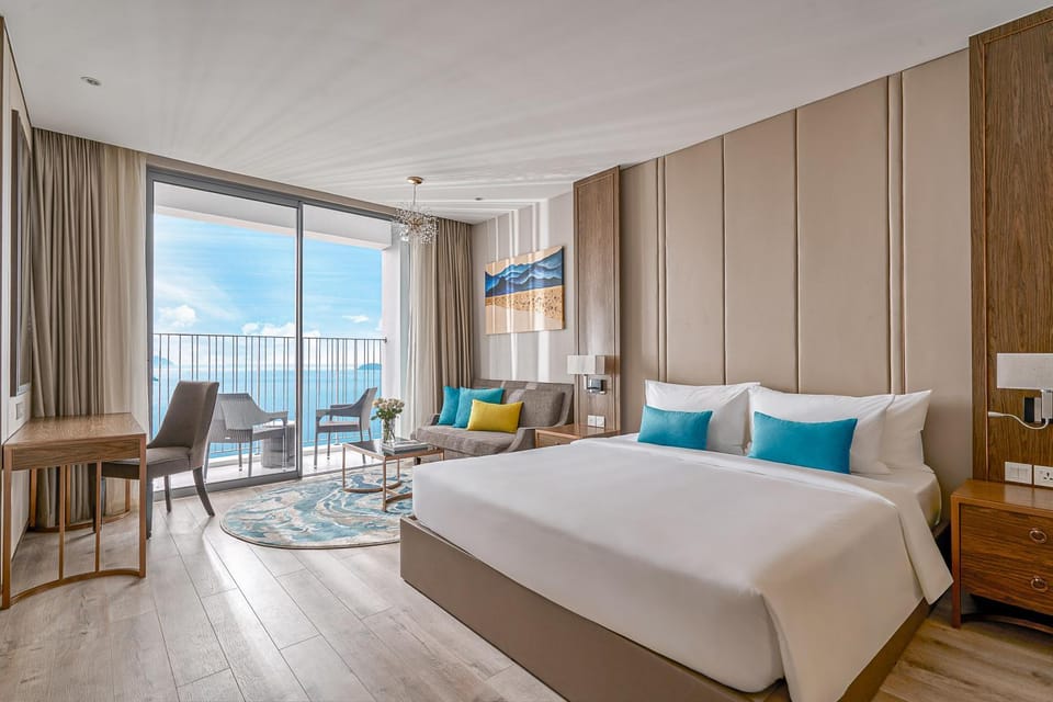 Bed, Natural landscape, Living room, Photo of the whole room, Seating area, Bedroom, Sea view