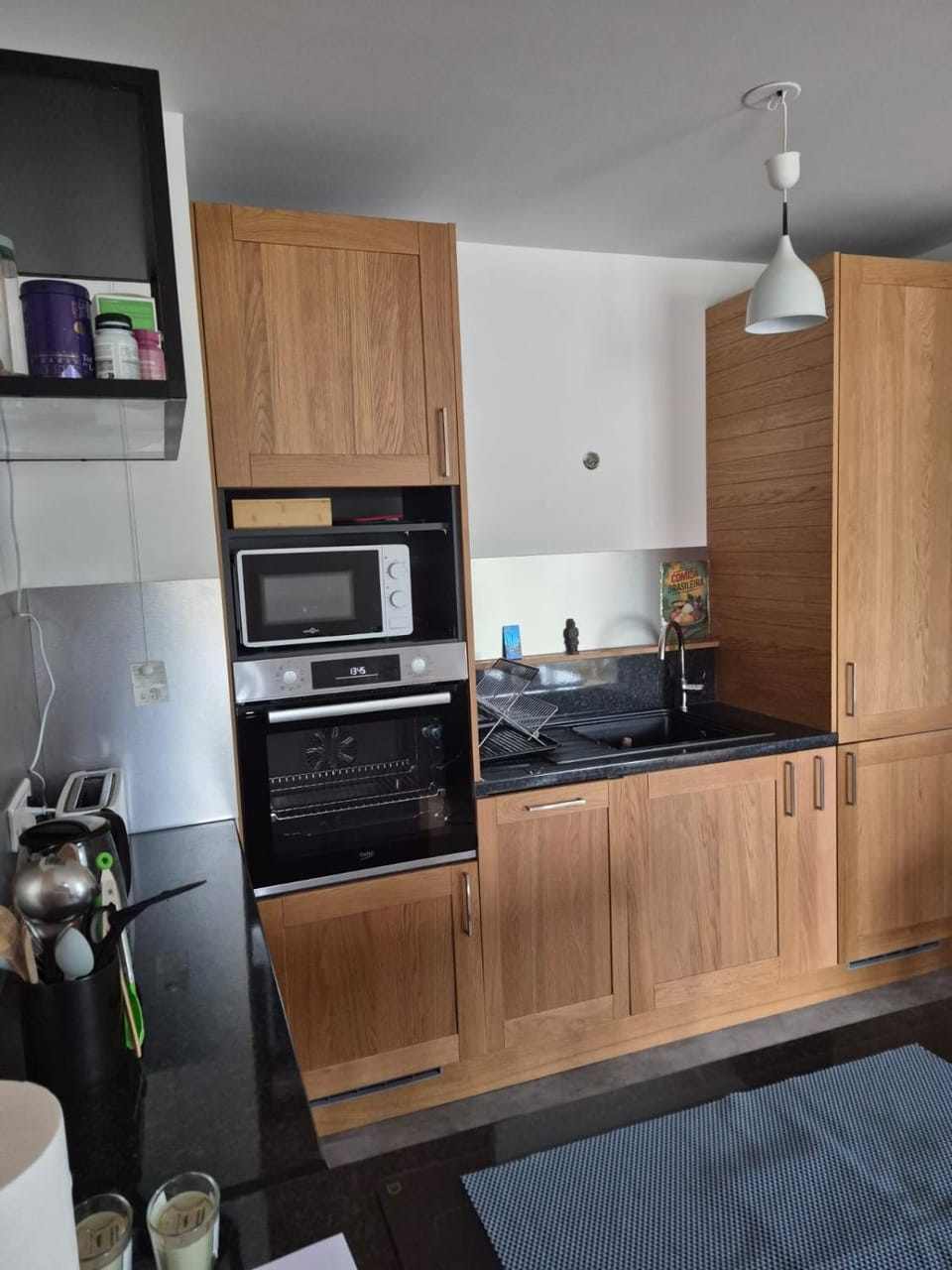 Coffee/tea facilities, dishwasher, oven, toaster