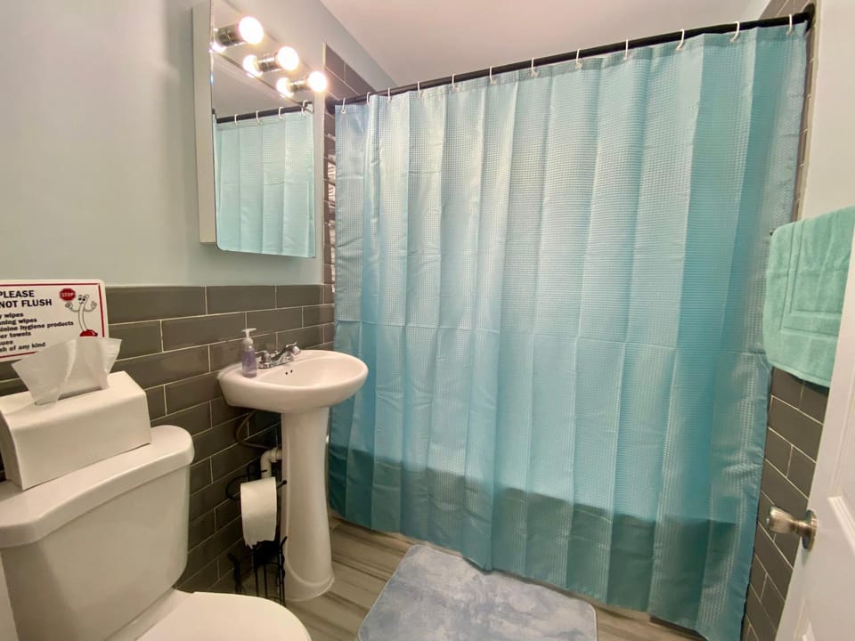 Carib Escape - Room 1 Vacation rental in Irvington