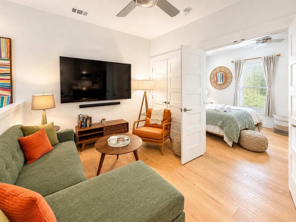 Cozy Savannah stay Historic District Walkable House in Savannah
