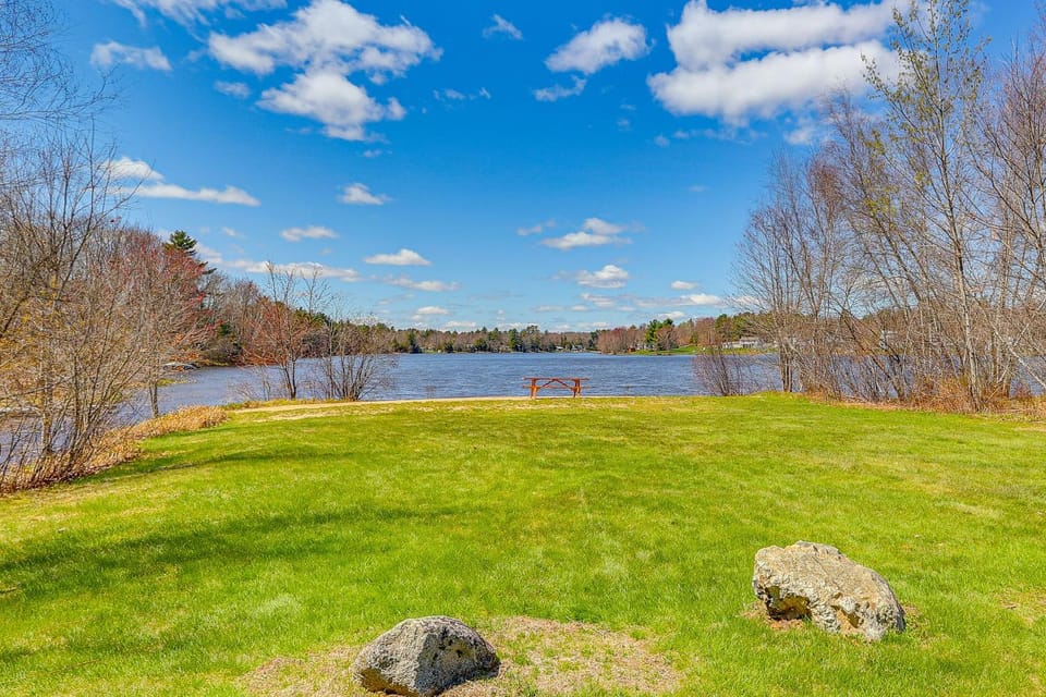 Lake, Golf & More! Getaway in Center Barnstead House in Barnstead