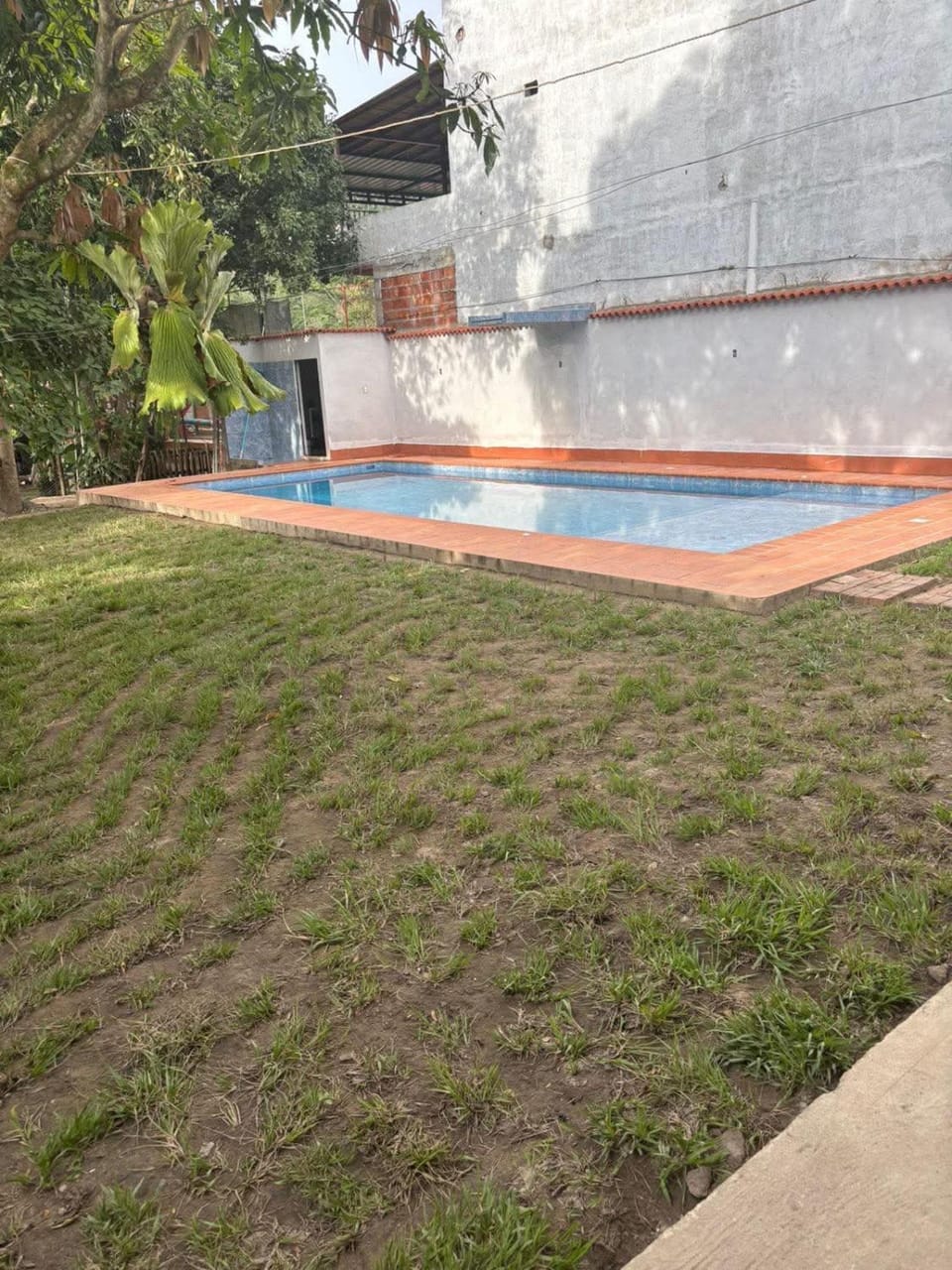Cabaña con piscina iluminada amplias zonas verdes House in North Santander, Colombia