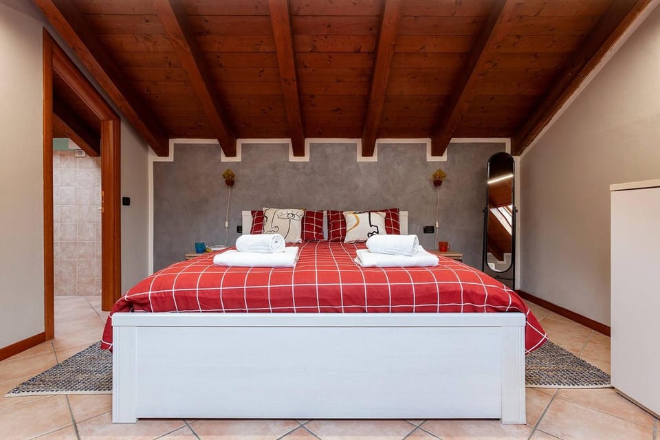 Charming Villa Retreat Near Castello Visconti in Somma Lombardo Villa in Somma Lombardo