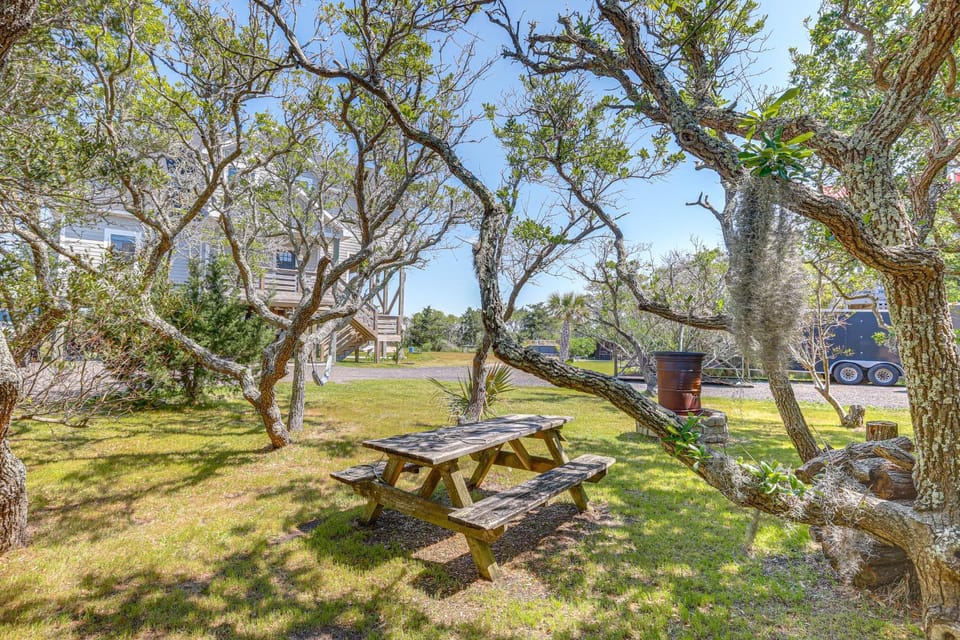 < 1 Mi to Ocean! OBX Condo w/ Decks, Pets Welcome House in Hatteras Island