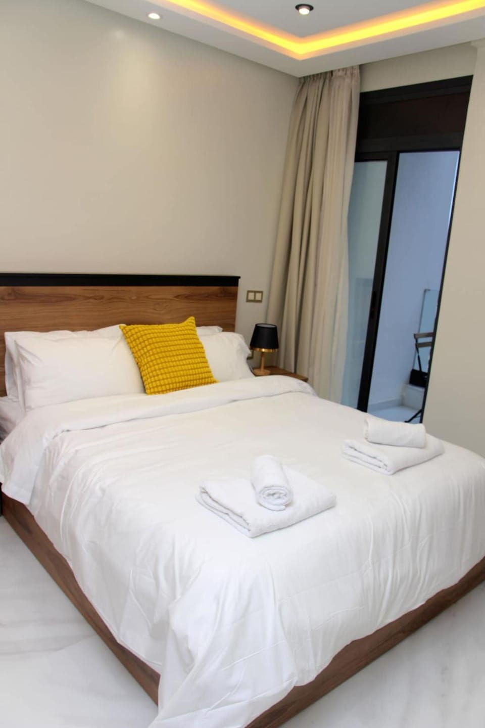 Bed, Bedroom, towels