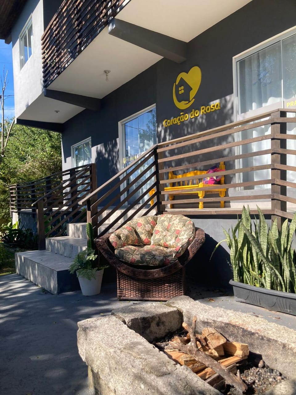 Property building, Day, Balcony/Terrace, Seating area, fireplace