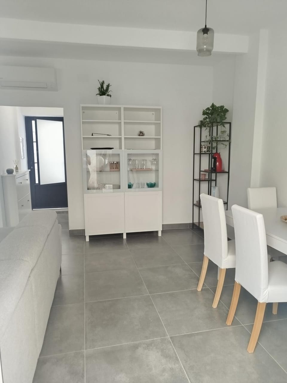 Seating area, Dining area