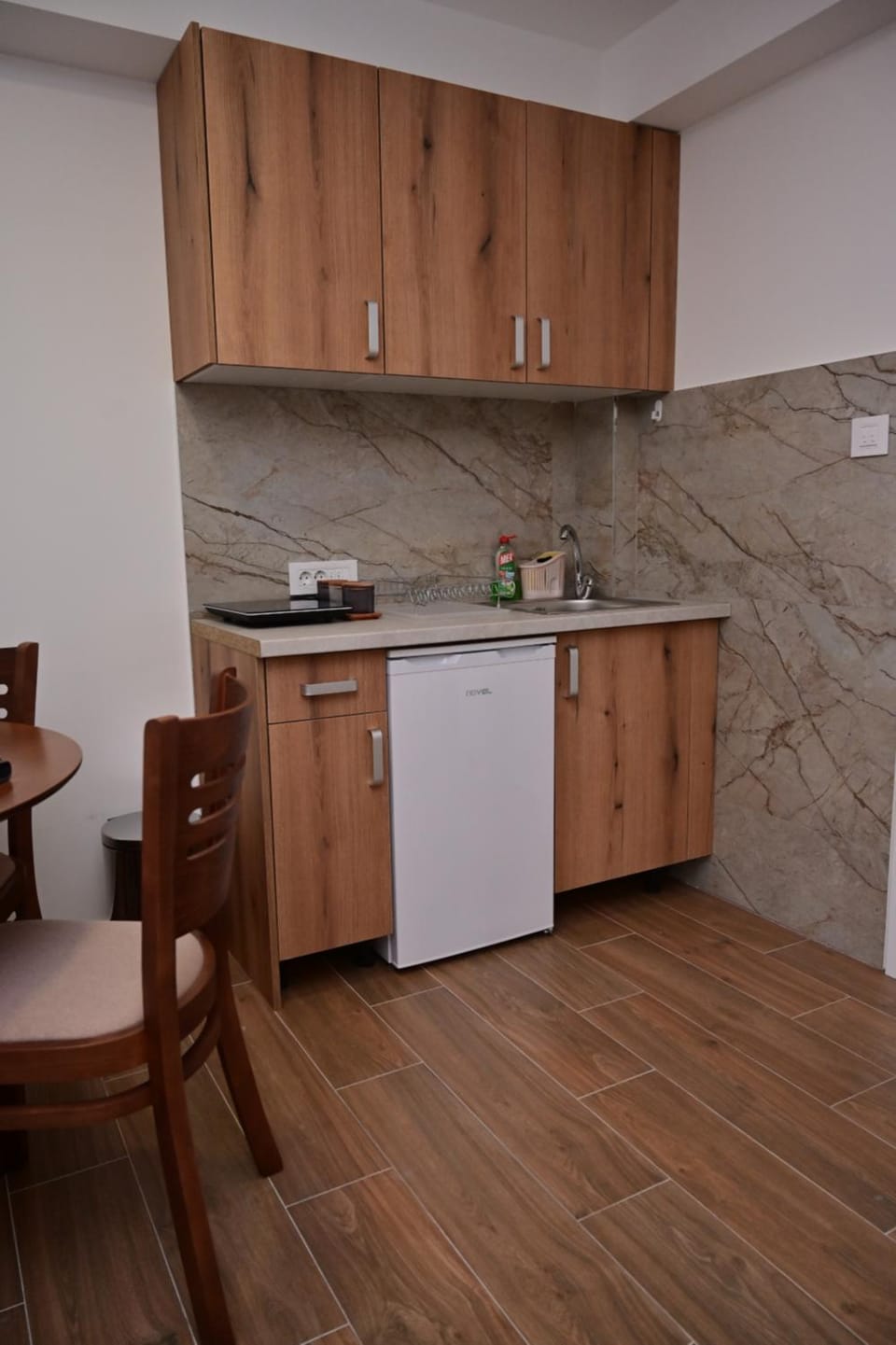 Kitchen or kitchenette, Dining area, stove