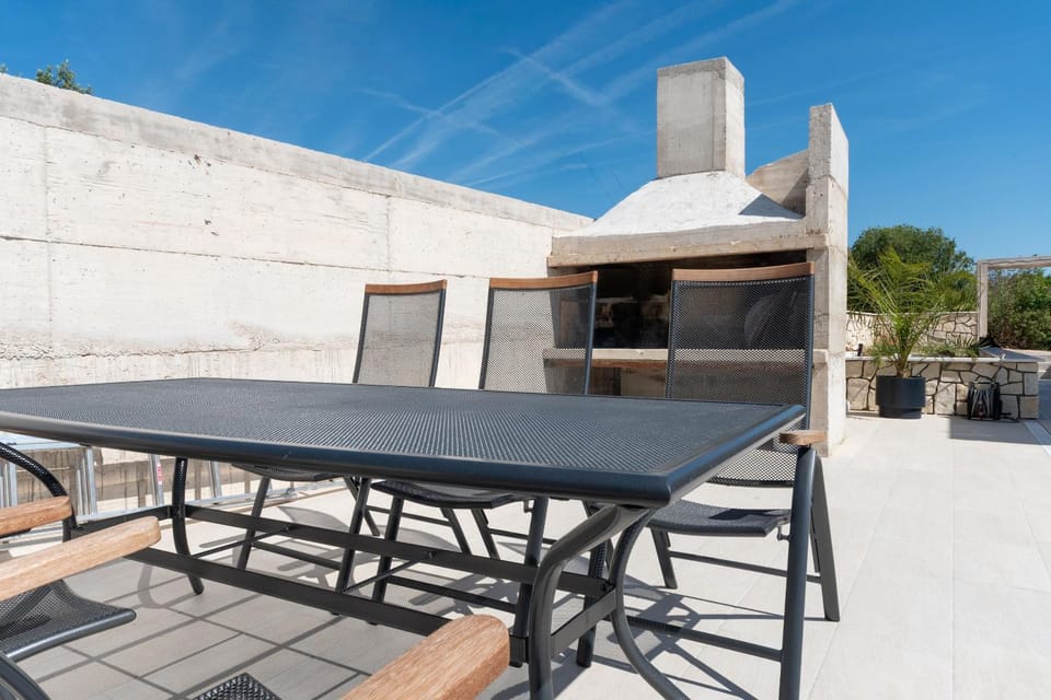 BBQ facilities, Seating area