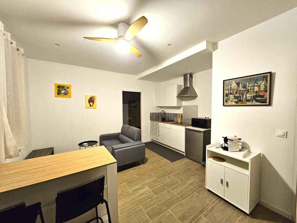 Kitchen or kitchenette, Living room