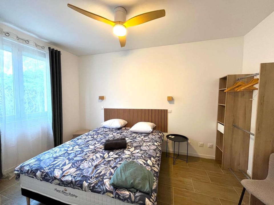 Bed, Photo of the whole room, Bedroom
