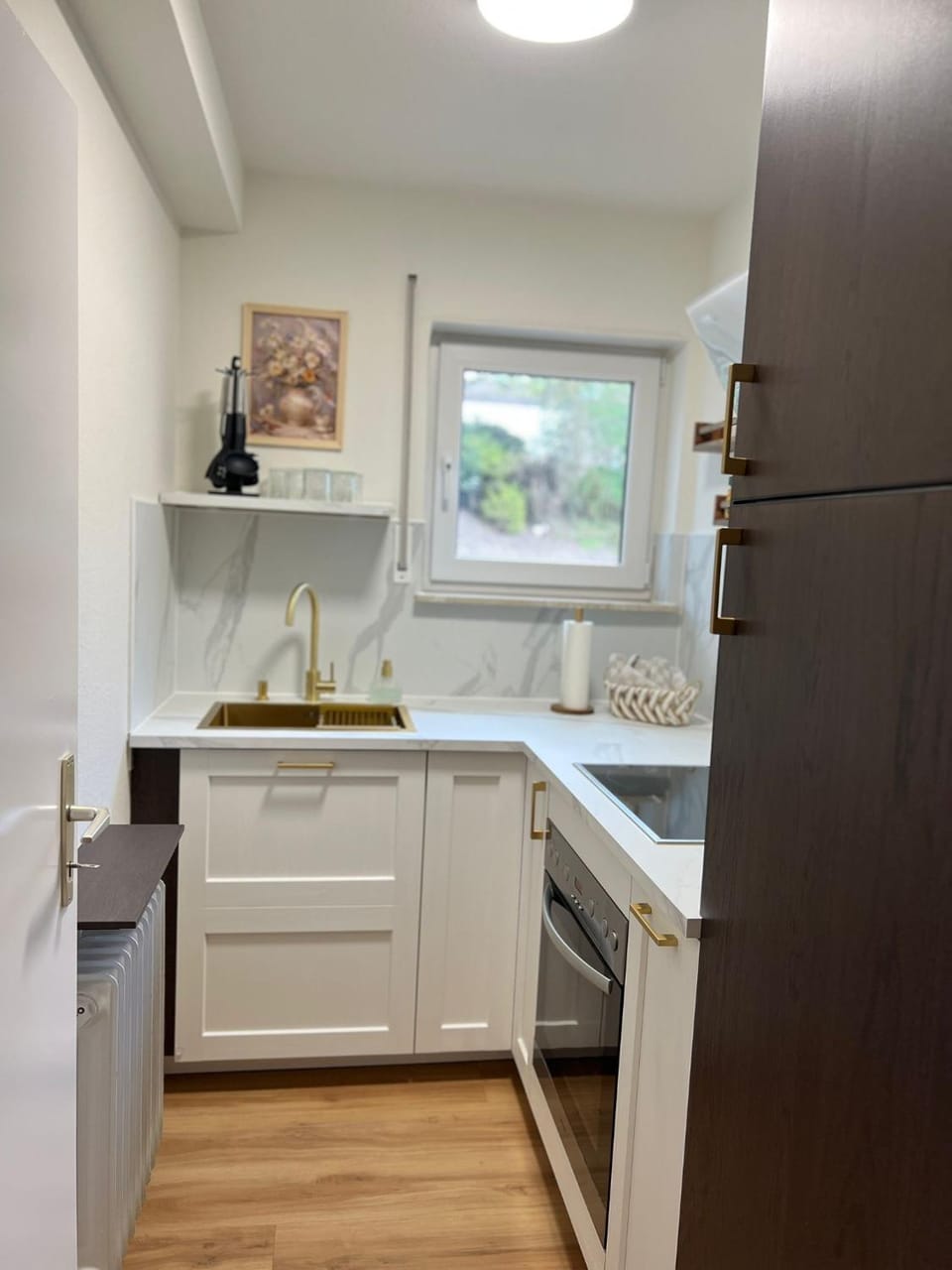 Kitchen or kitchenette, oven, stove
