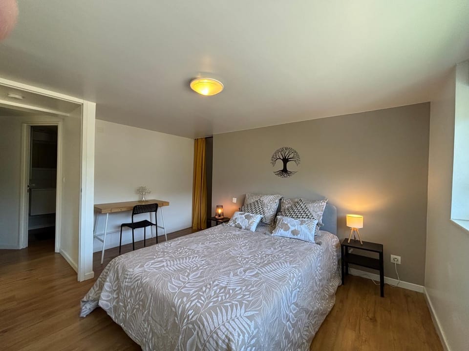 Bed, Photo of the whole room, Bedroom