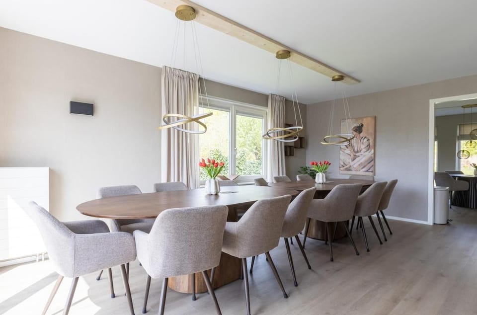 Villa Ferligo 14p, hottub, sauna, family friendly Villa in Zeewolde