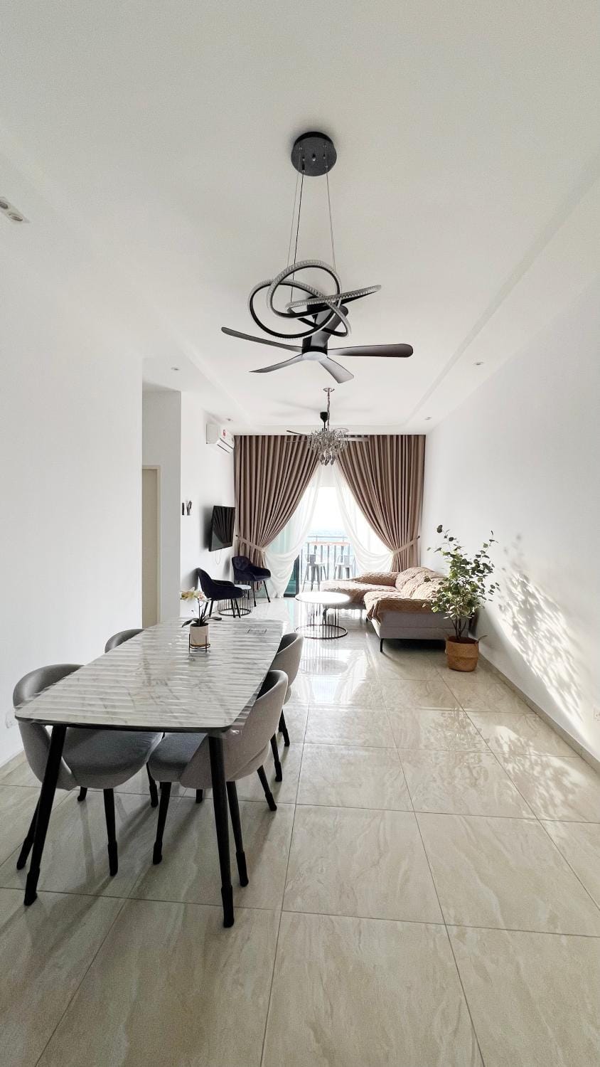 Property building, Balcony/Terrace, Living room, Dining area