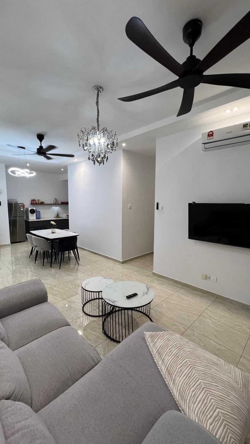 TV and multimedia, Kitchen or kitchenette, Living room, Banquet/Function facilities, Seating area, Family, kitchen