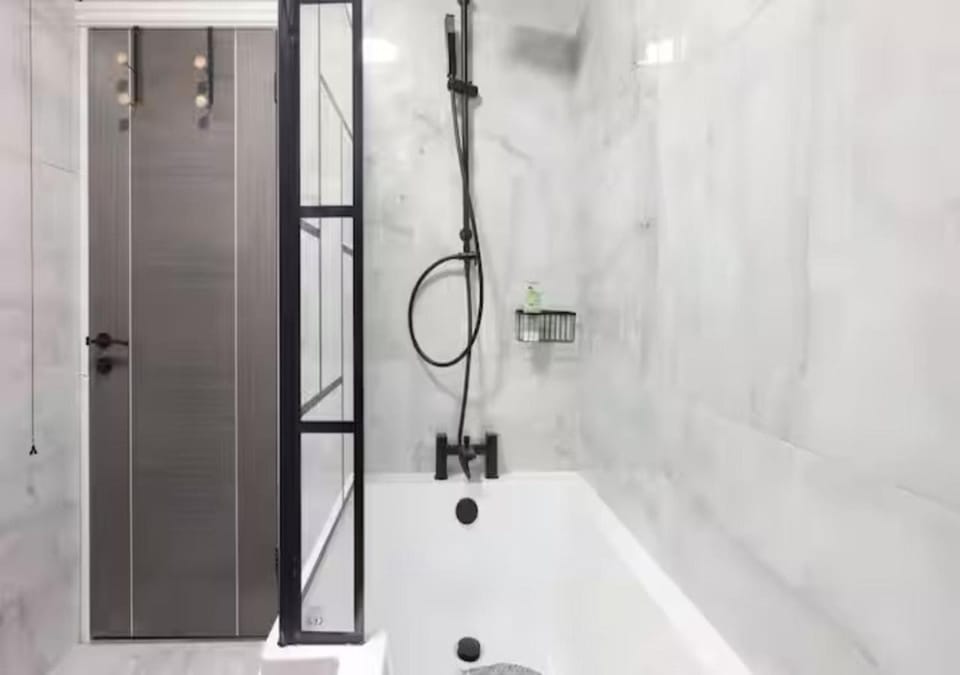 Toilet, Bath