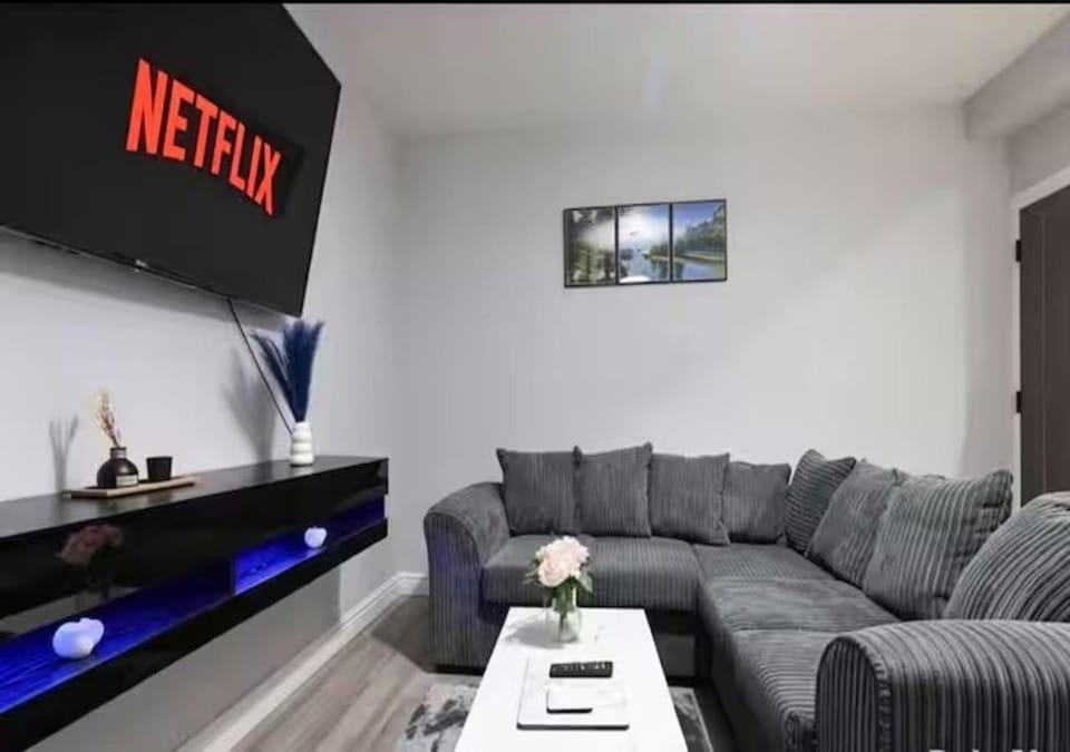Property building, TV and multimedia, Living room