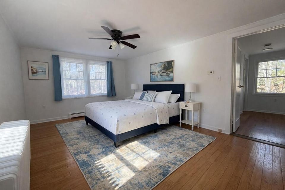 NEW Coastal Cottage 2 Miles to Beach and Lake Access House in Clinton
