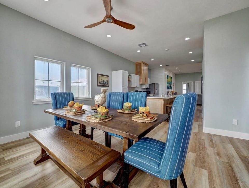 NEW Construction Private POOL, Golf Cart, and Views House in Port Aransas