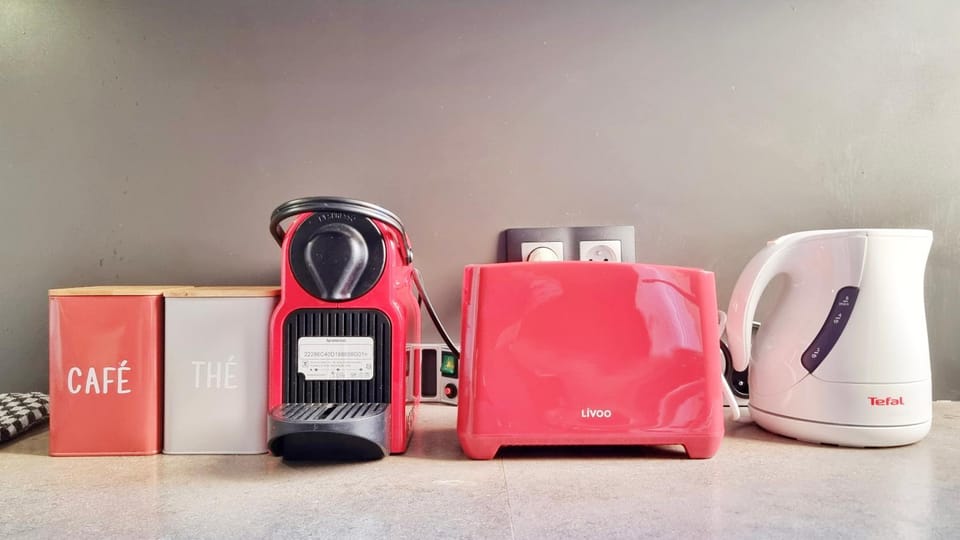 Coffee/tea facilities, toaster