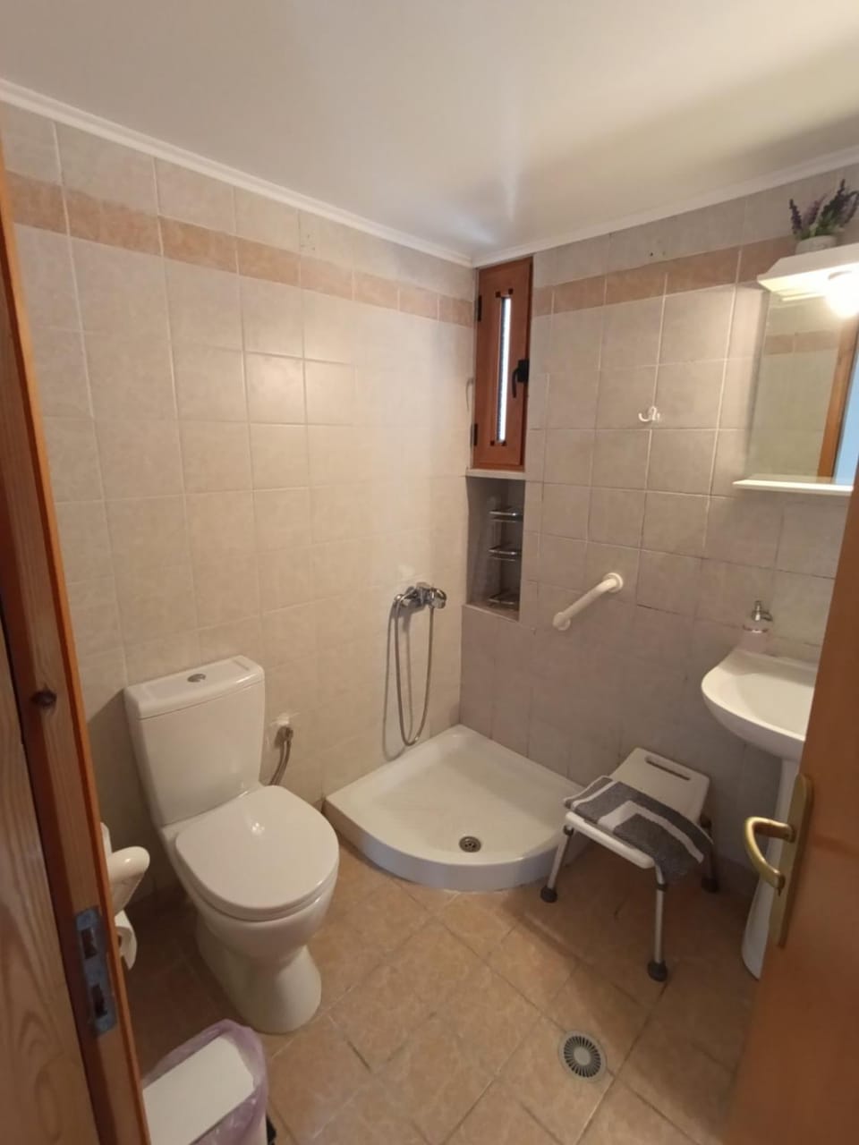 Shower, Toilet