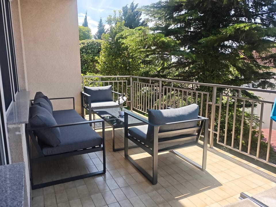View (from property/room), Balcony/Terrace, Seating area