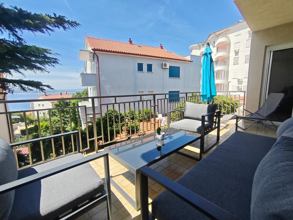 View (from property/room), Balcony/Terrace, Balcony/Terrace, Seating area, Sea view, sunbed