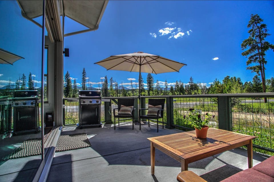 Pool Access & Mtn View! Luxe WP Cabin, Near Trails Cabin in Fraser