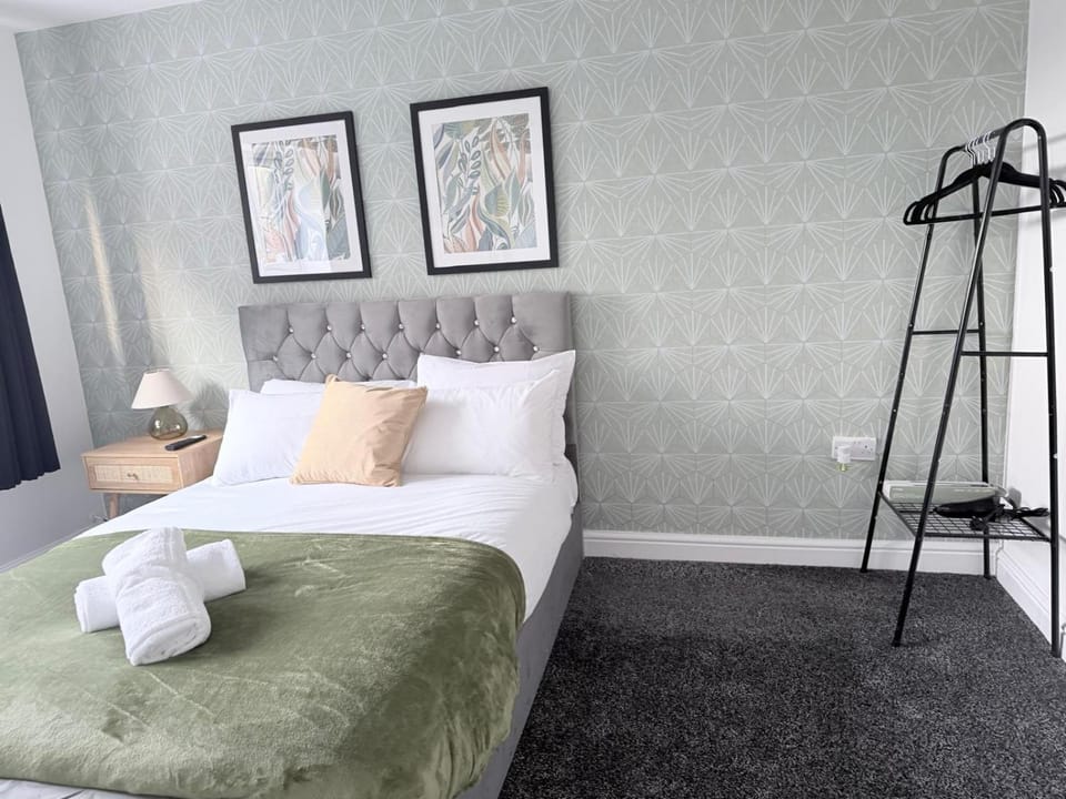 Cosy Stay with Ensuite Near Shopping and City Centre Vacation rental in Leeds