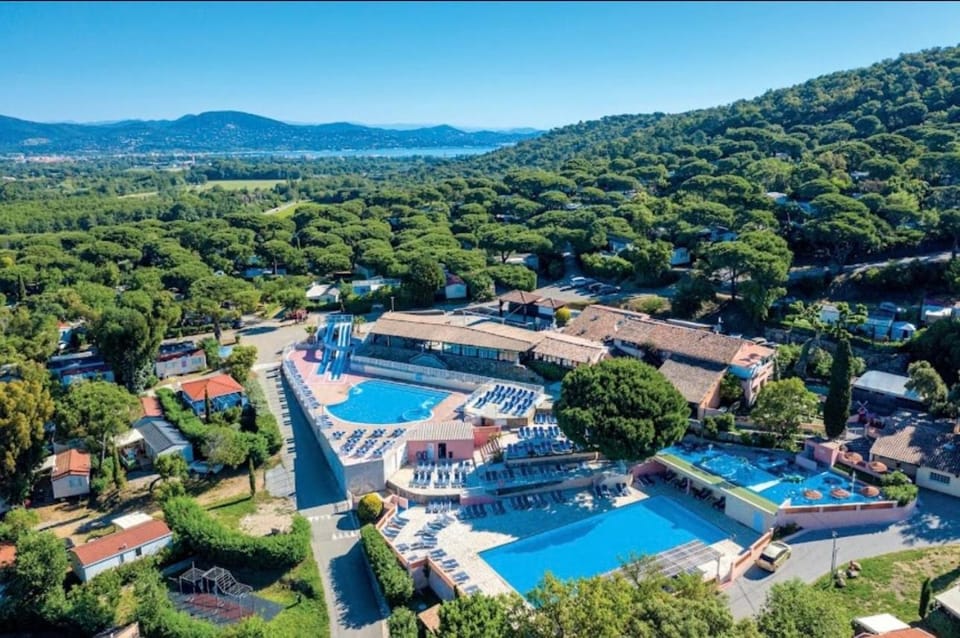 Mobil-home tout confort à Gassin Golfe de Saint-Tropez Campground/ 
RV Resort in Gassin