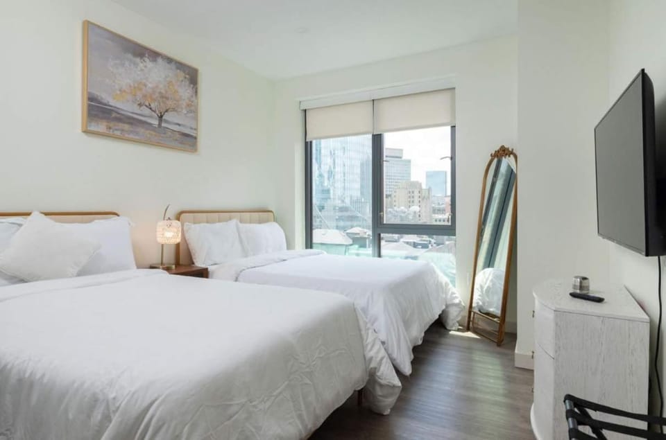 Central 2BR Den Fenway Walk to BU Longwood Red Sox Apartment in Boston