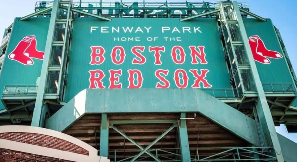Central 2BR Den Fenway Walk to BU Longwood Red Sox Apartment in Boston