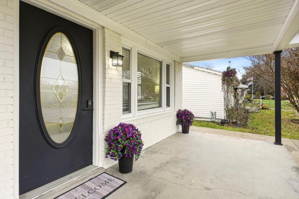 Stylish 3BR Expo Hub 8m Away 12m to Downtown Louisville House in Louisville