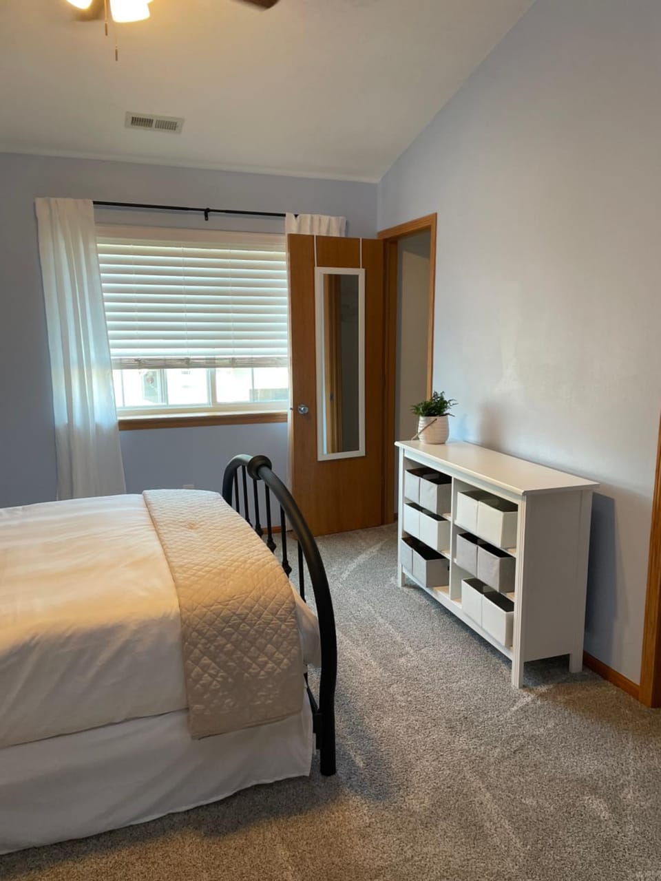 Stunning Executive Townhome in Private HOA Villa in Waterloo