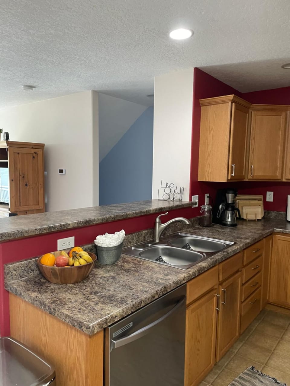 Stunning Executive Townhome in Private HOA Villa in Waterloo