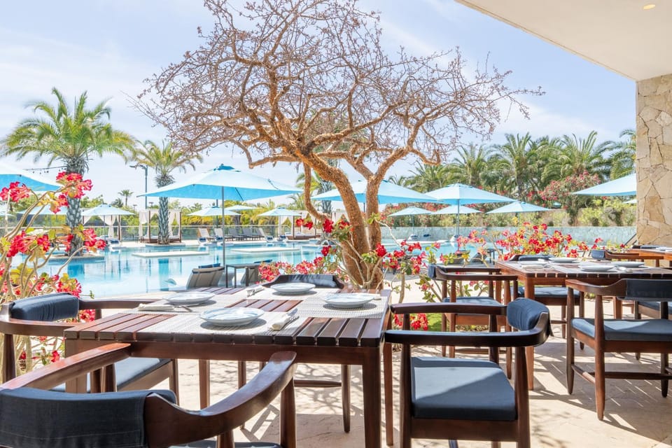 Restaurant/places to eat, Day, Pool view, Swimming pool