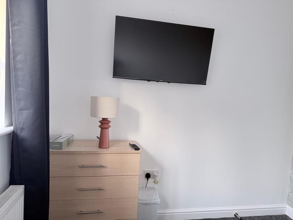 Tranquil Stay Near Shopping and City Centre Vacation rental in Leeds