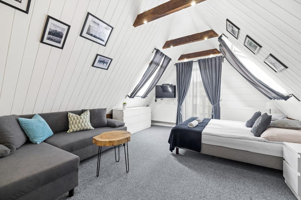 Bed, Photo of the whole room, Seating area