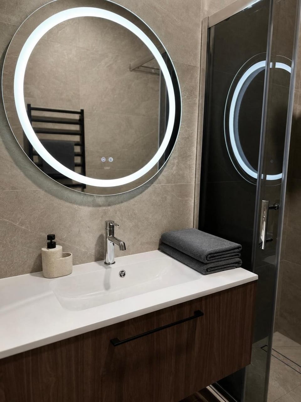 Shower, hair dryier, towels