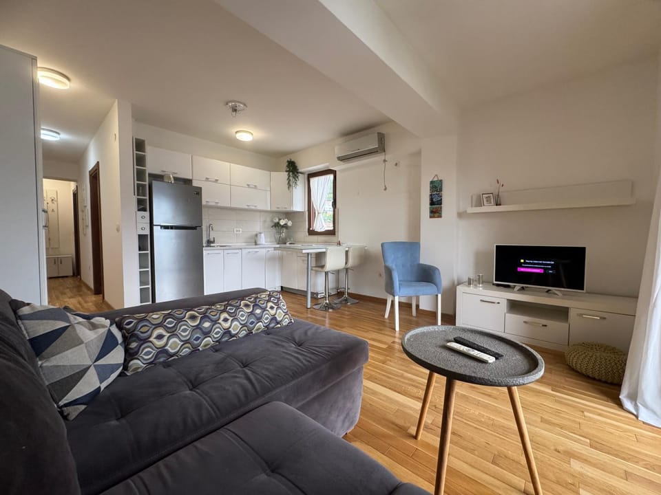 Kitchen or kitchenette, Living room, kitchen, kitchen