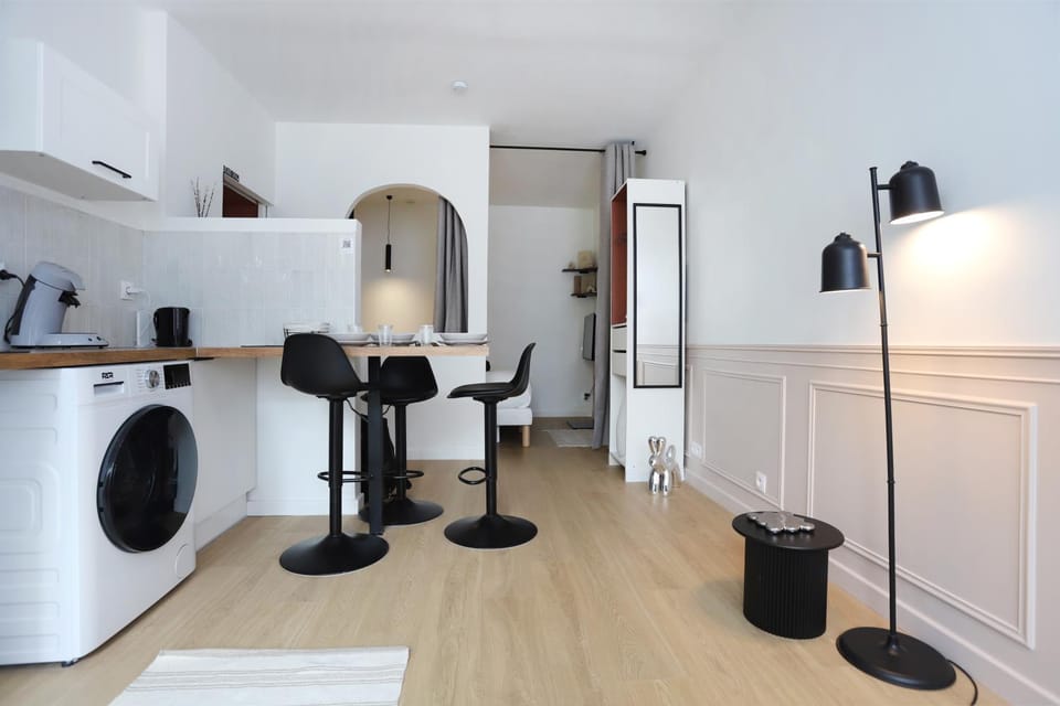 Lounge or bar, kitchen