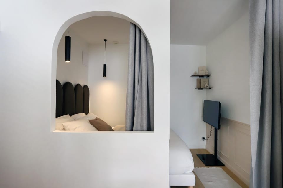 Bed, TV and multimedia
