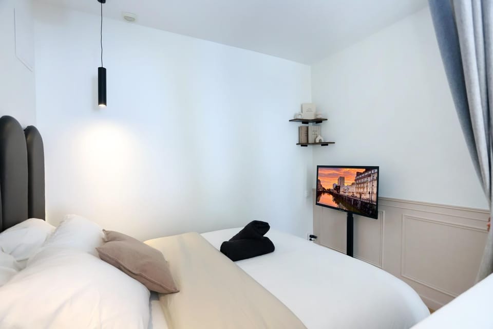 Bed, TV and multimedia