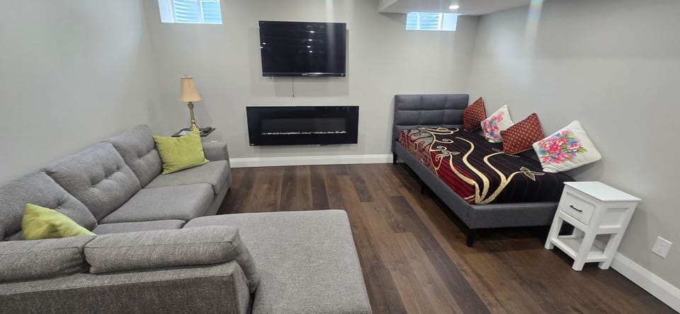 Lakeside private 1 bedroom luxury apt Apartment in Bowmanville