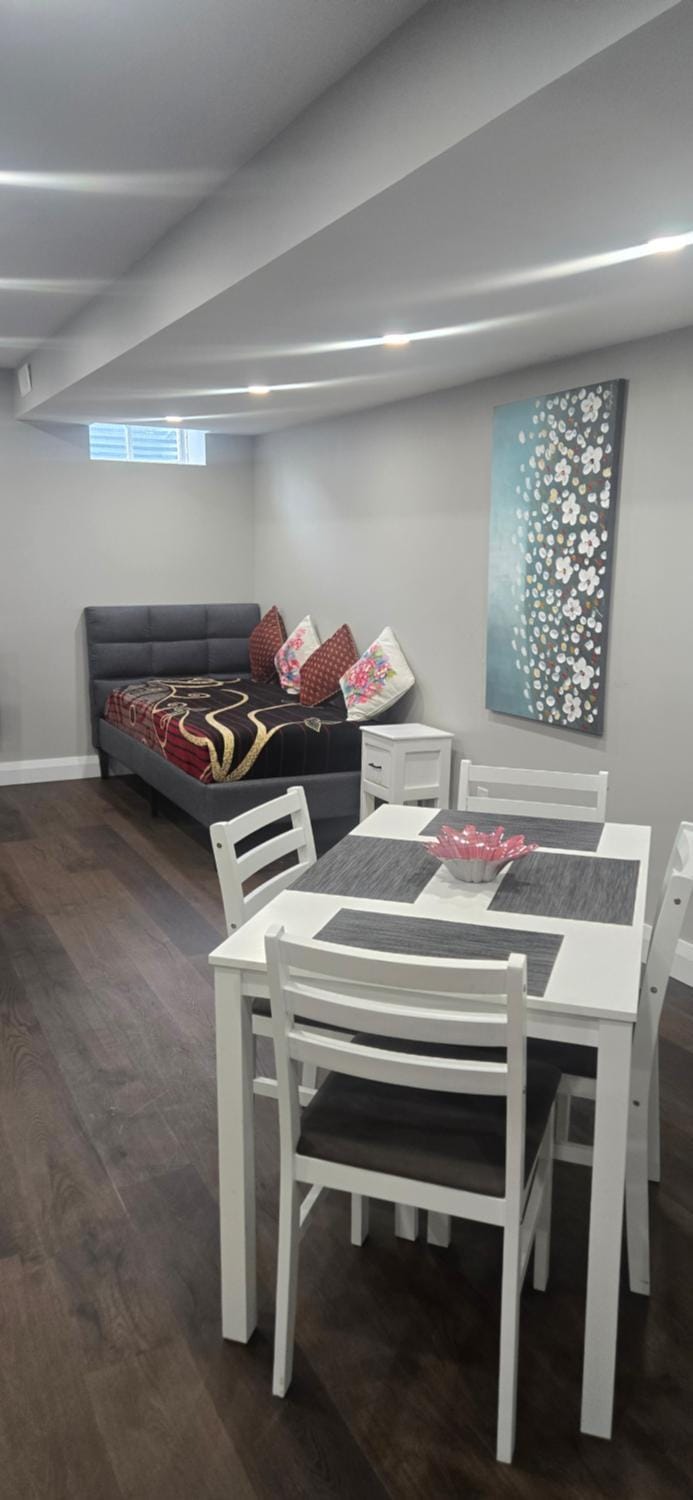 Lakeside private 1 bedroom luxury apt Apartment in Bowmanville
