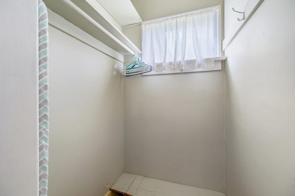 Point Grey 4BR Home near UBC Sleeps 10 Apartment in Vancouver