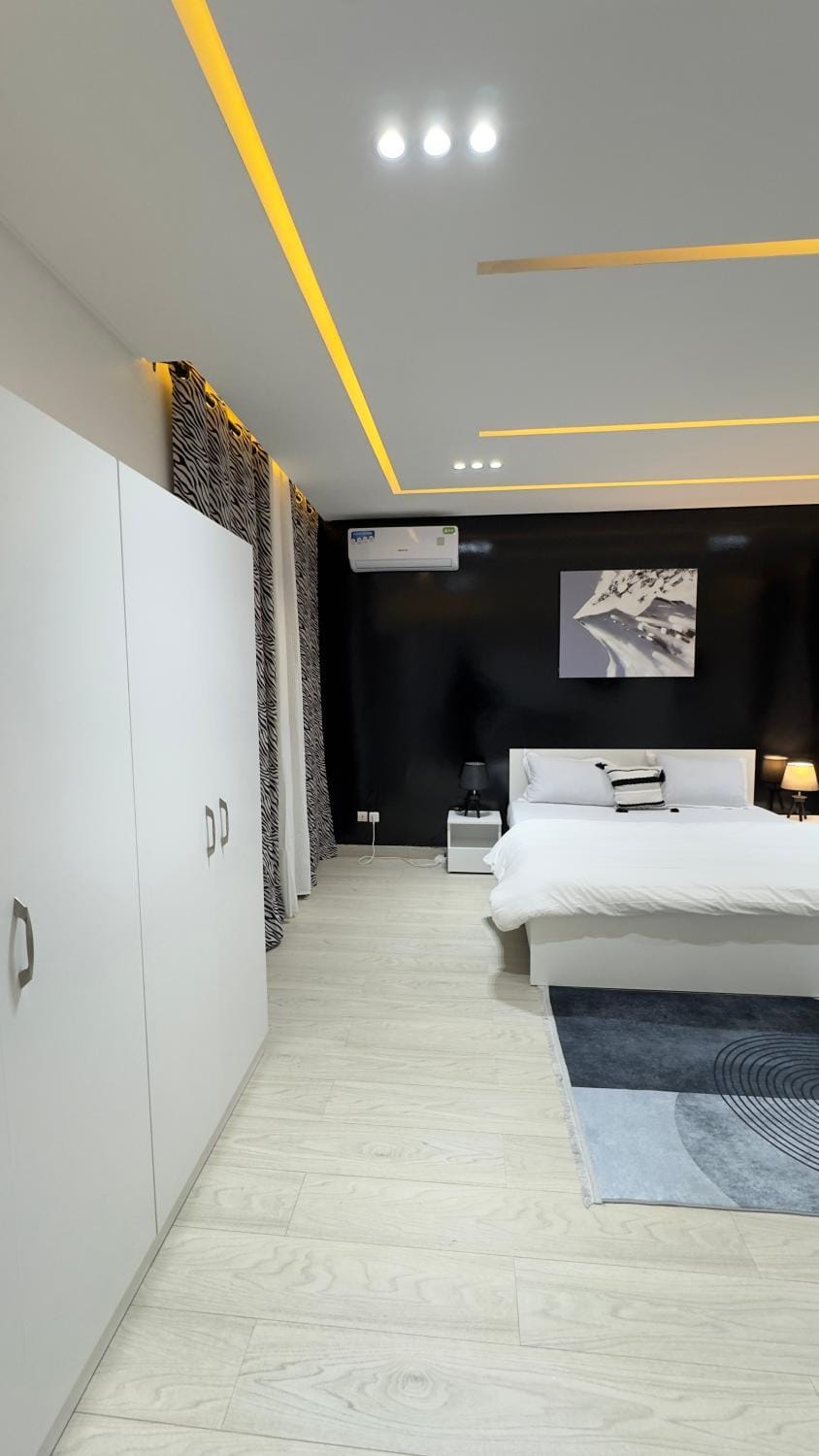 Bed, TV and multimedia, Photo of the whole room, Bedroom, wardrobe, air conditioner