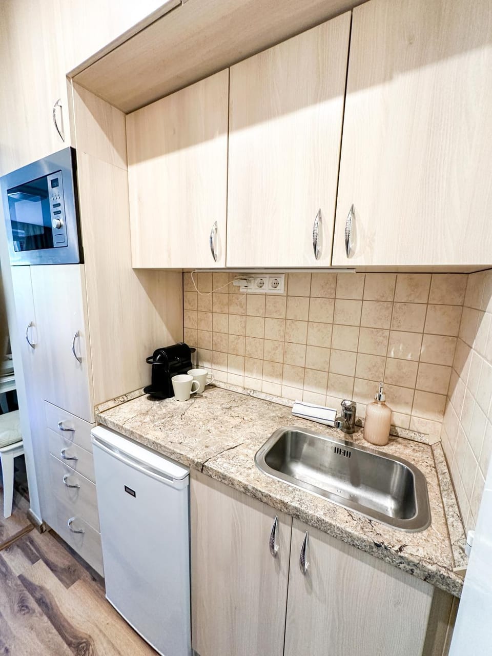 Kitchen or kitchenette